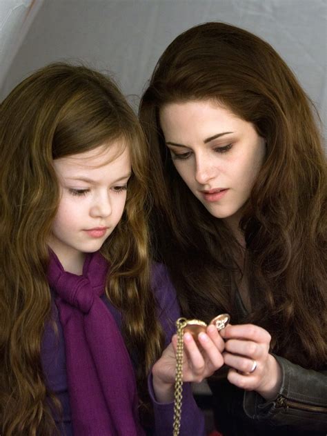 Breaking Dawn Part 2 Bella And Renesmee Breaking Dawn Part 2 Bella And Renesmee