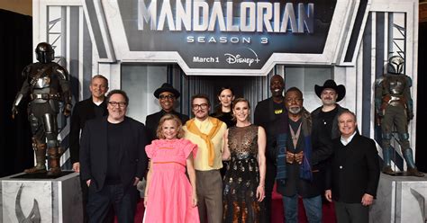 Icymi The Mandalorian Cast Reunites In Celebration Of Season 3 Mickeyblog Com