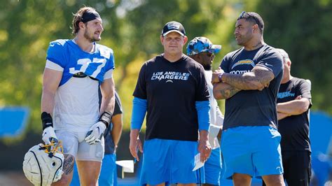 Shawne Merriman Plays Coach For A Day Works With Bosa Mack At Chargers Training Camp