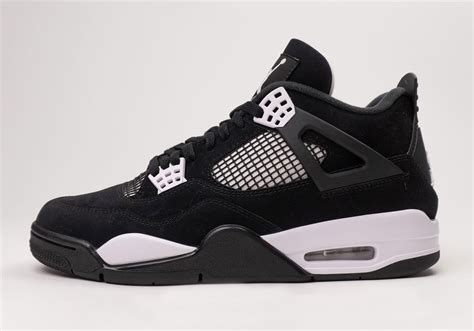 Take A Closer Look At The Jordan 4 White Thunder Is This Pair By On Your Must Have List This Year R Sneakers