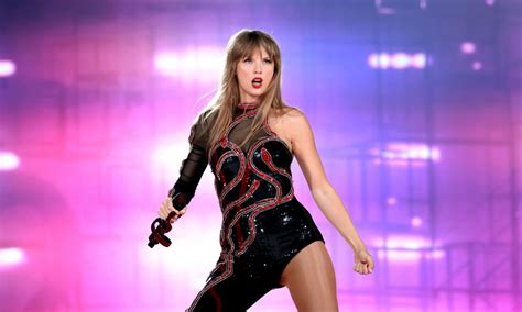 Taylor Swift Applauds Her Eras Tour Crew
