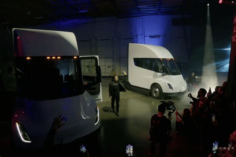 Tesla Delivers First Electric Semi Trucks Three Years Late Thiratti