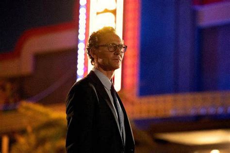 The Life Of Chuck Review Mike Flanagan Trades Horror For Whimsy In Stephen King Adaptation Film Focus Online